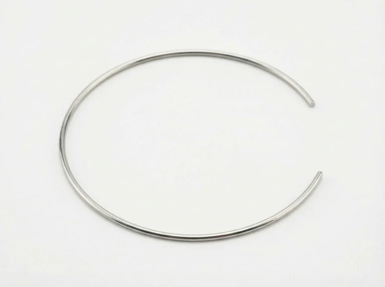 SUS304製φ0.6極細曲げパーツの先端R付け｜遠心バレル研磨による精密加工事例